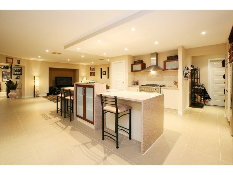 11 Montpellier Drive, Hillside VIC 3037