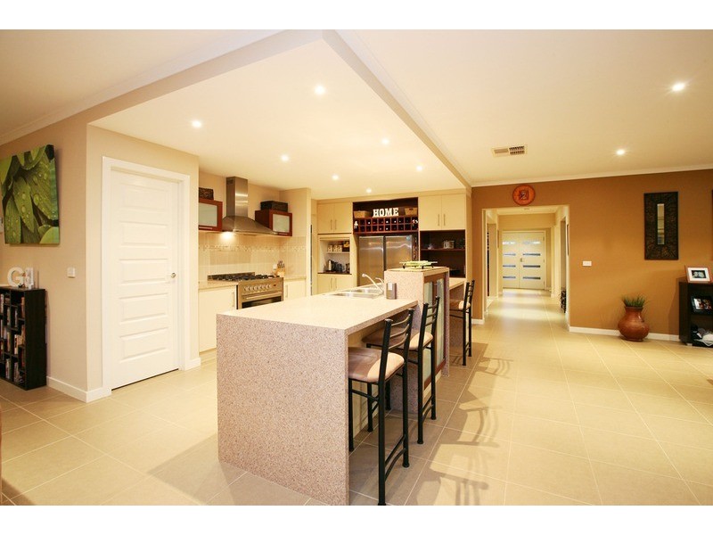 11 Montpellier Drive, Hillside VIC 3037