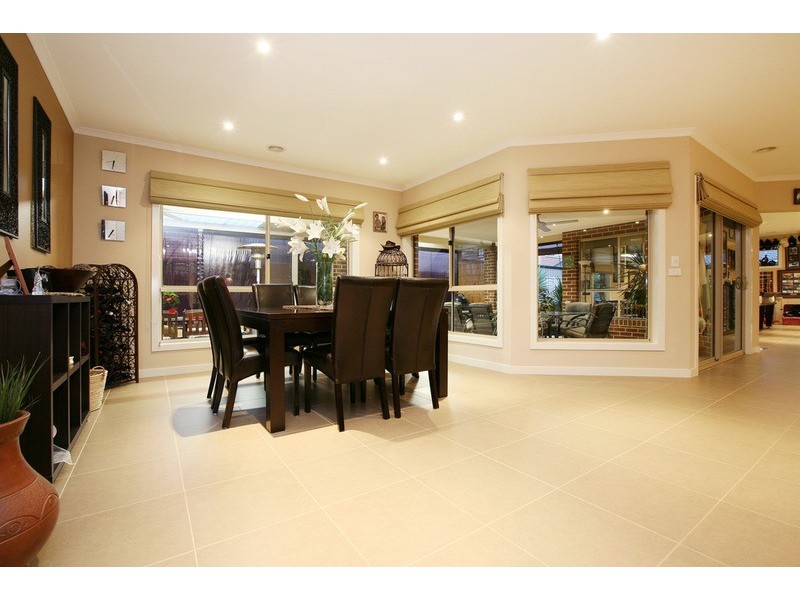 11 Montpellier Drive, Hillside VIC 3037