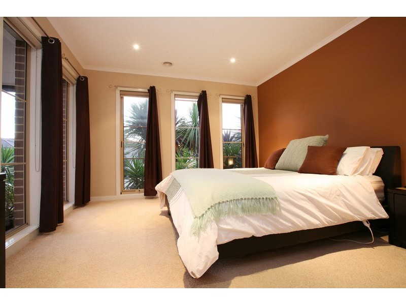 11 Montpellier Drive, Hillside VIC 3037