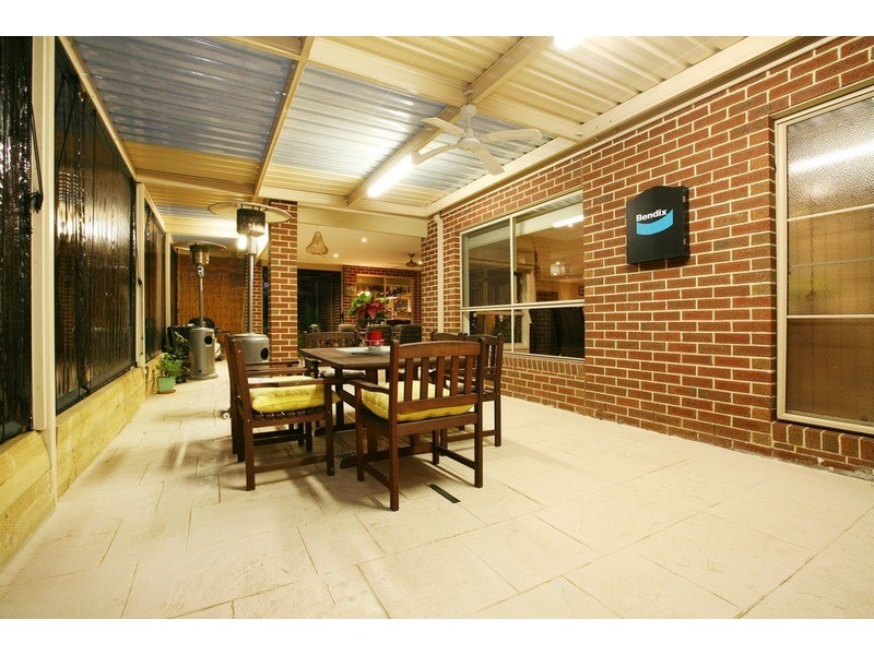 11 Montpellier Drive, Hillside VIC 3037
