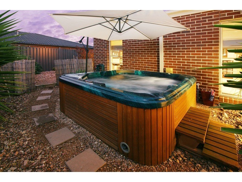 11 Montpellier Drive, Hillside VIC 3037