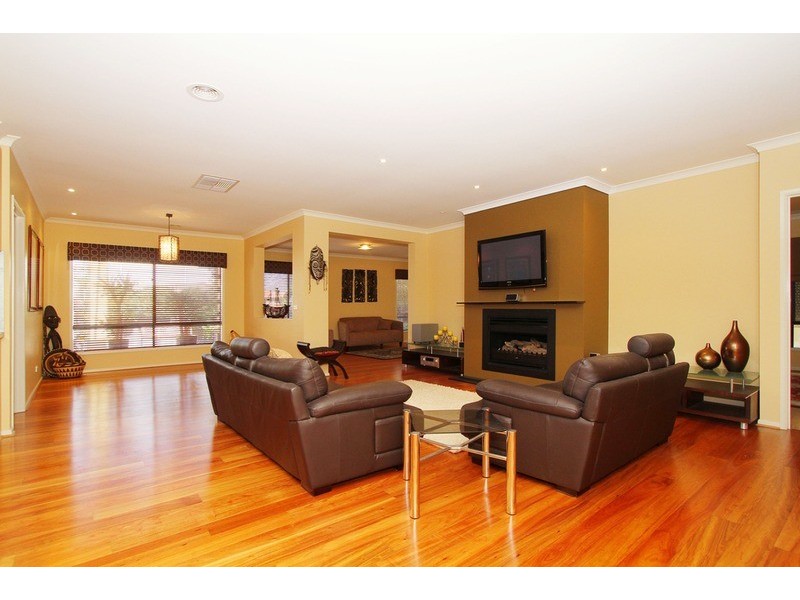 15 Warrens Brook  Road, Hillside VIC 3037