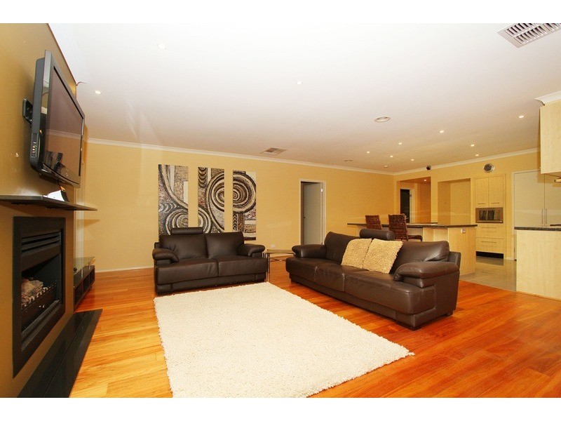 15 Warrens Brook  Road, Hillside VIC 3037