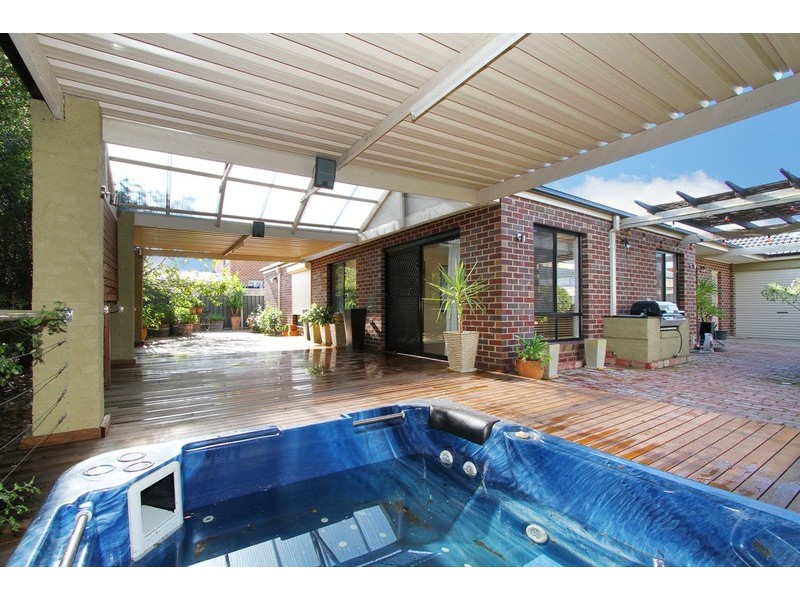 15 Warrens Brook  Road, Hillside VIC 3037