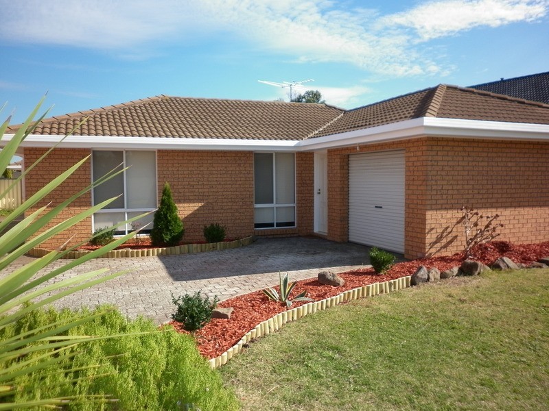 1/17 Yeats Drive, Delahey VIC 3037