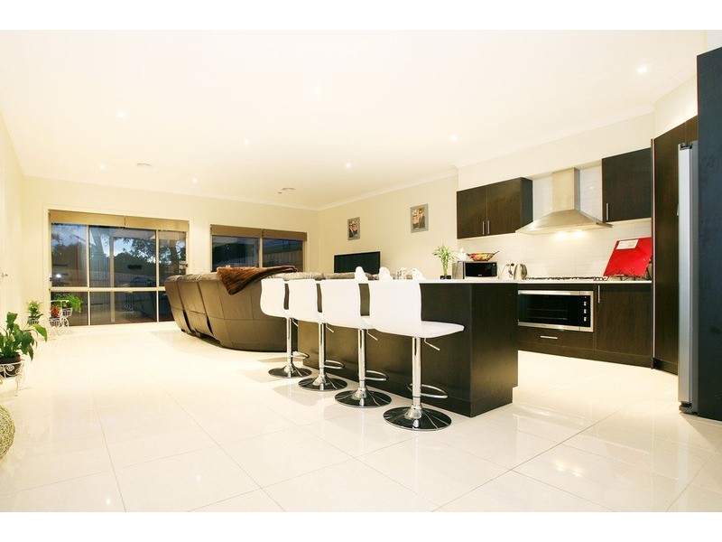 1/11 Victoria Road, Sydenham VIC 3037