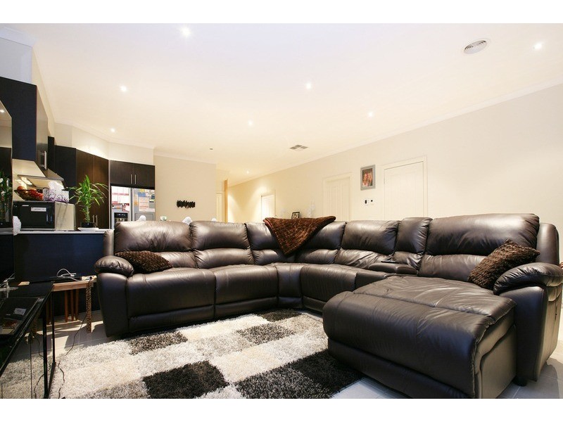 1/11 Victoria Road, Sydenham VIC 3037