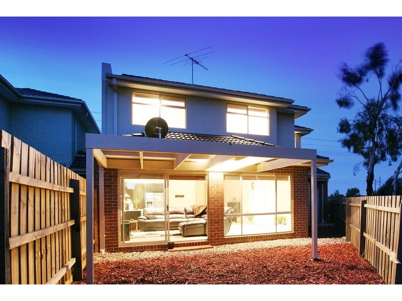 1/11 Victoria Road, Sydenham VIC 3037