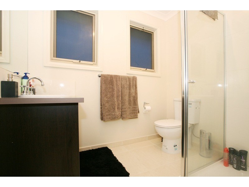 1/11 Victoria Road, Sydenham VIC 3037