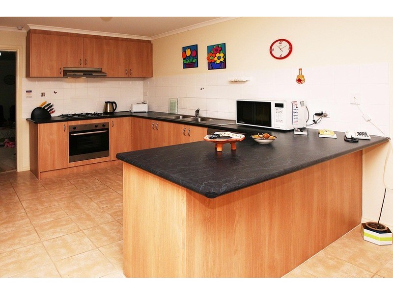 2/9 Marner Avenue, Hillside VIC 3037