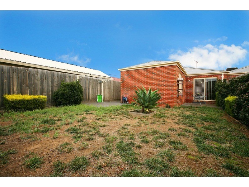 2/9 Marner Avenue, Hillside VIC 3037