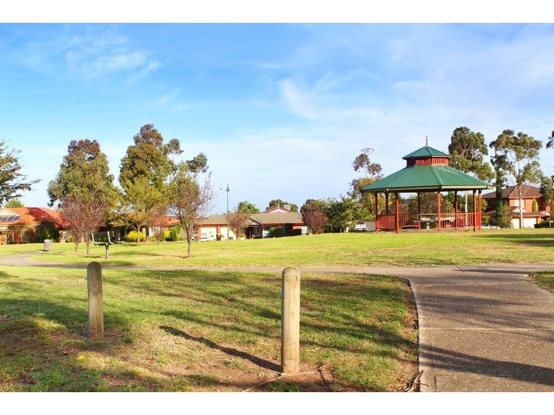 18 Penlow Court, Hillside VIC 3037