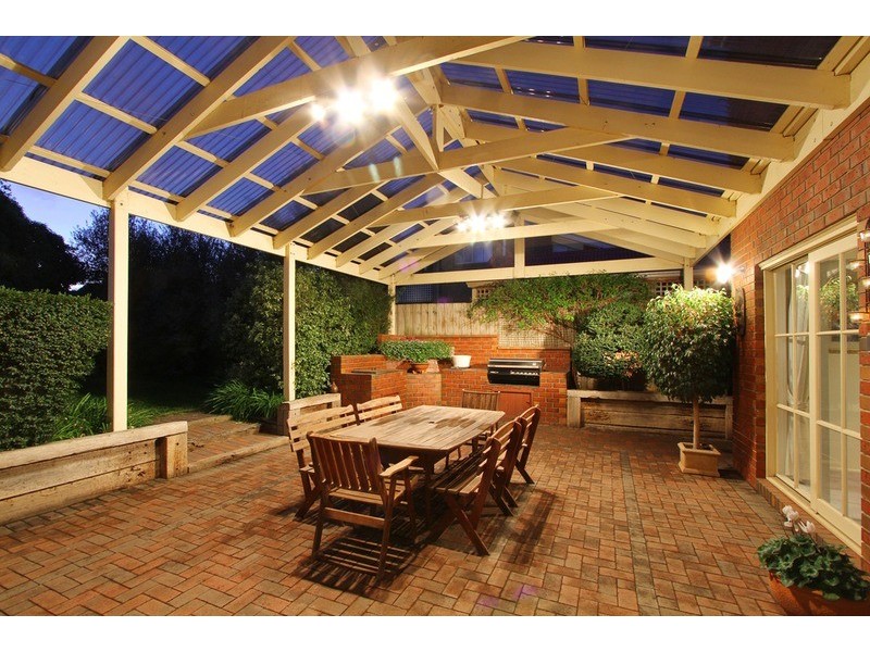 10 Hawkesbury Avenue, Hillside VIC 3037