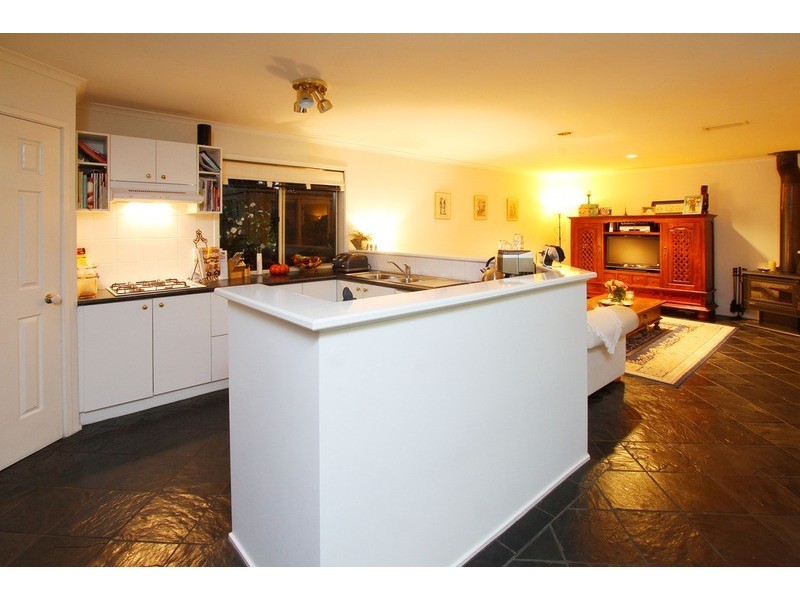 10 Hawkesbury Avenue, Hillside VIC 3037