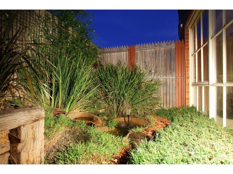 10 Hawkesbury Avenue, Hillside VIC 3037