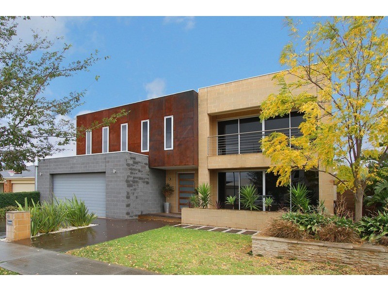 22 Shearwater  Court, Taylors Hill VIC 3037