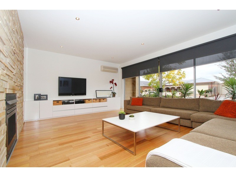 22 Shearwater  Court, Taylors Hill VIC 3037