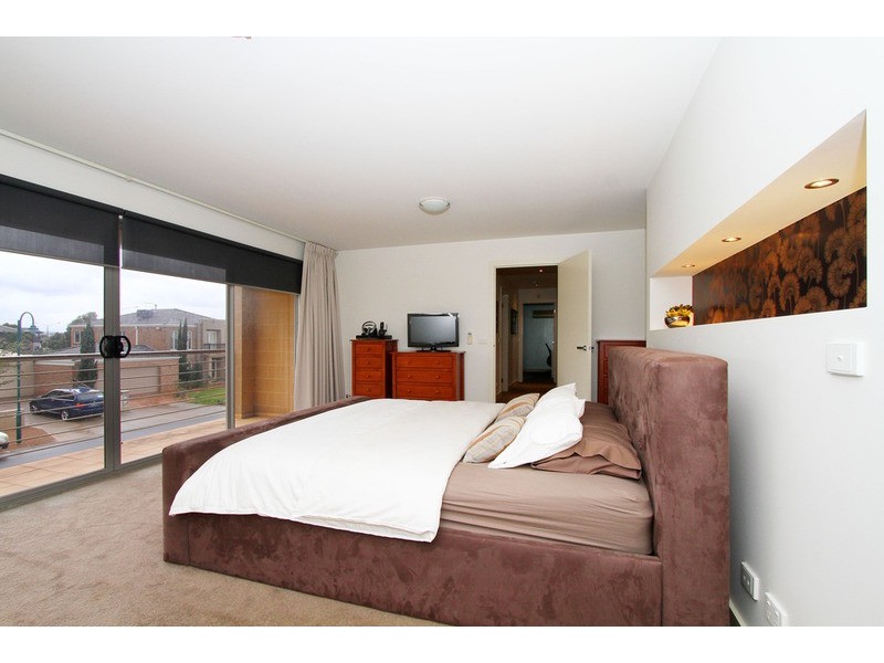 22 Shearwater  Court, Taylors Hill VIC 3037