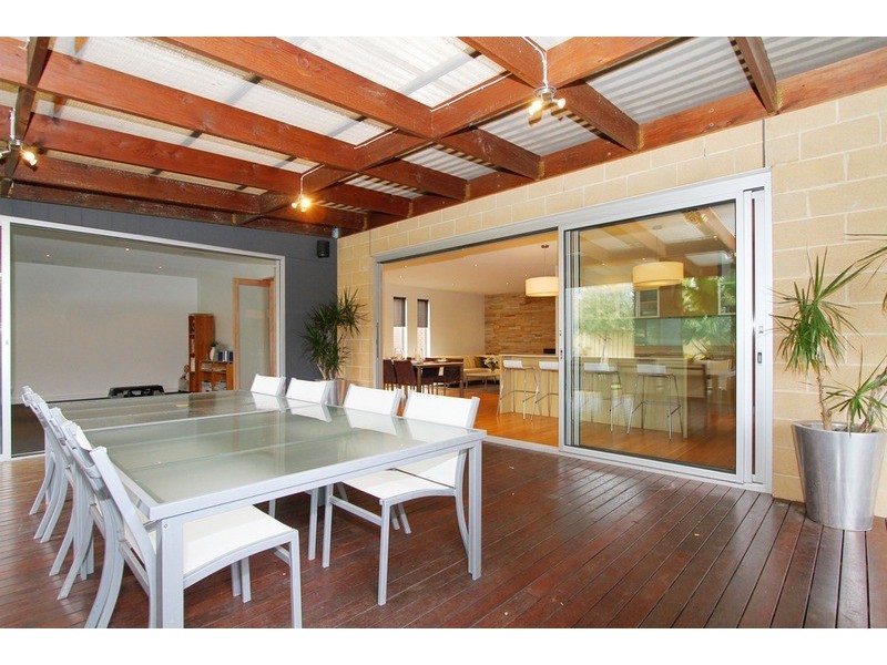 22 Shearwater  Court, Taylors Hill VIC 3037