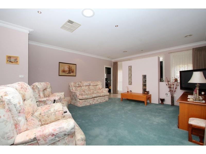 58 McCubbin Drive, Taylors Lakes VIC 3038