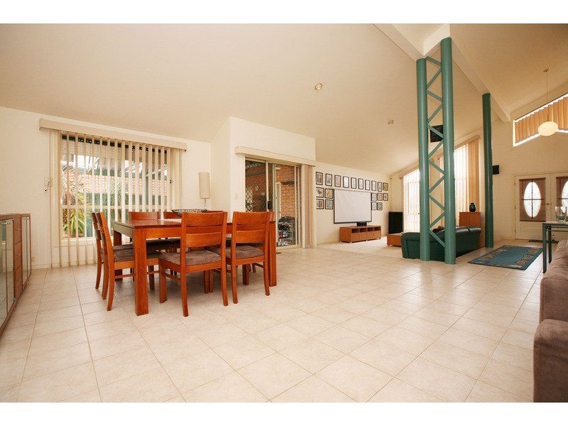 37 Saratoga Crescent, Keilor Downs VIC 3038