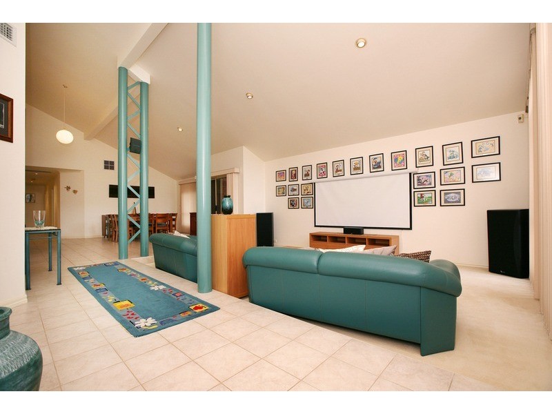 37 Saratoga Crescent, Keilor Downs VIC 3038