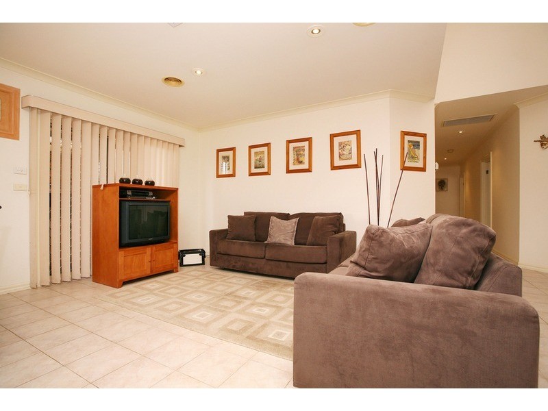 37 Saratoga Crescent, Keilor Downs VIC 3038