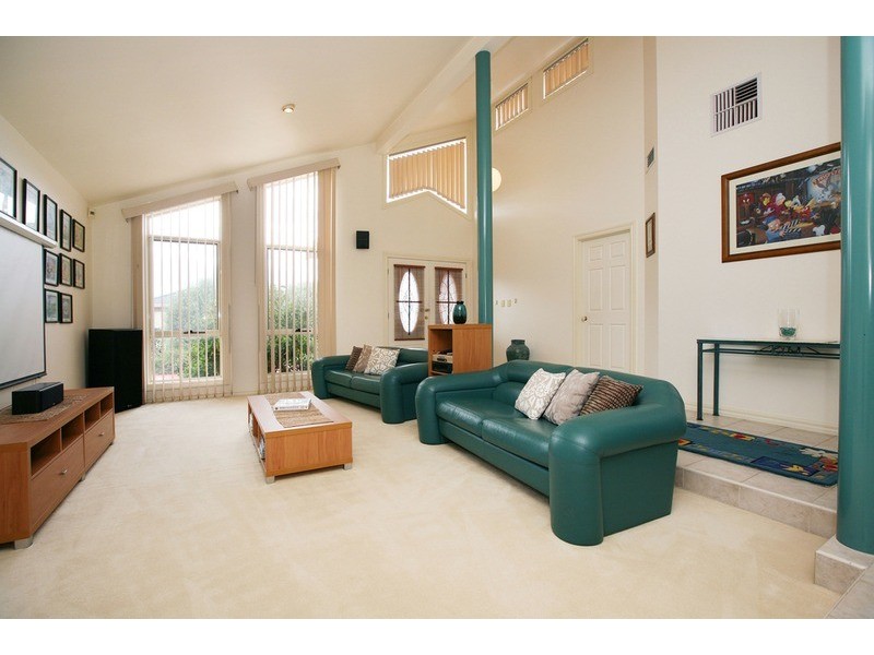 37 Saratoga Crescent, Keilor Downs VIC 3038