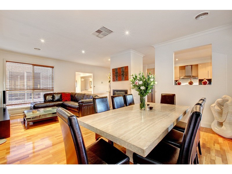 16 Balonne Close, Taylors Lakes VIC 3038