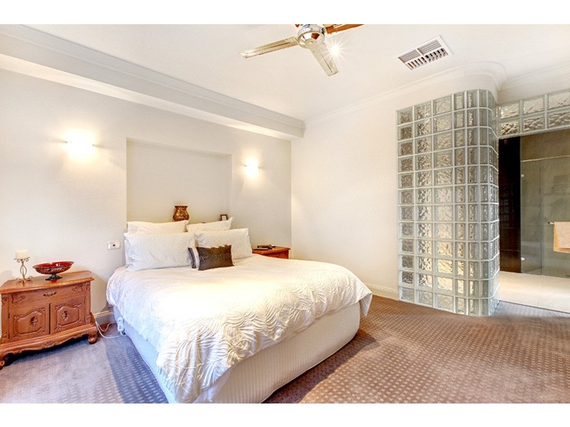 16 Balonne Close, Taylors Lakes VIC 3038