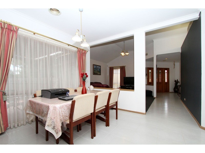 15 Laser Court, Taylors Lakes VIC 3038