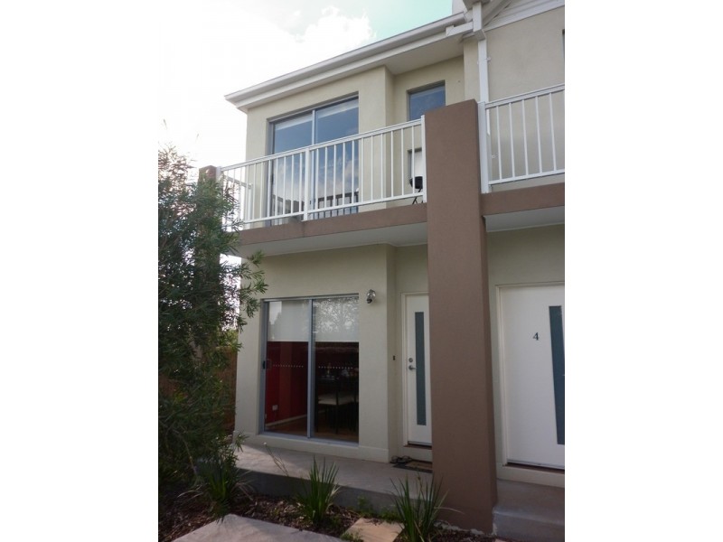 5 Kai Close, Caroline Springs VIC 3023