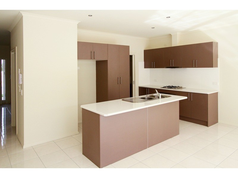 27 Landcox  Way, Caroline Springs VIC 3023