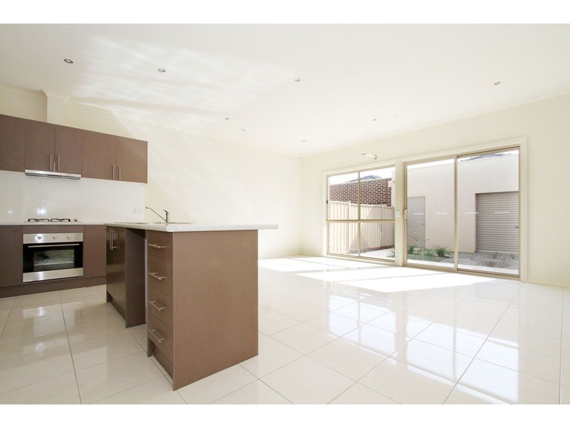 27 Landcox  Way, Caroline Springs VIC 3023