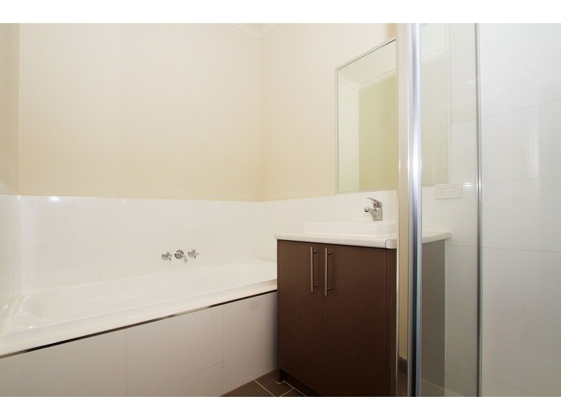 27 Landcox  Way, Caroline Springs VIC 3023