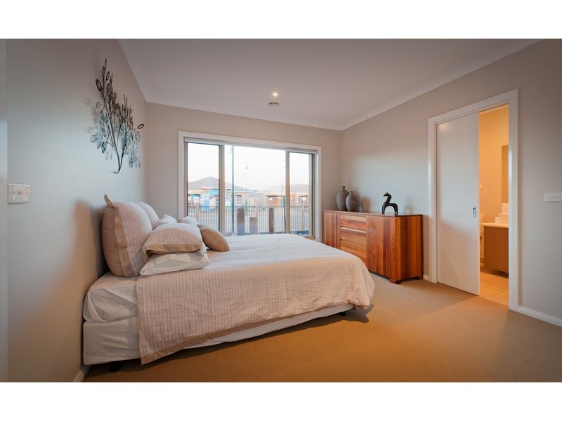 9 Saltbush Crescent, Brookfield VIC 3338