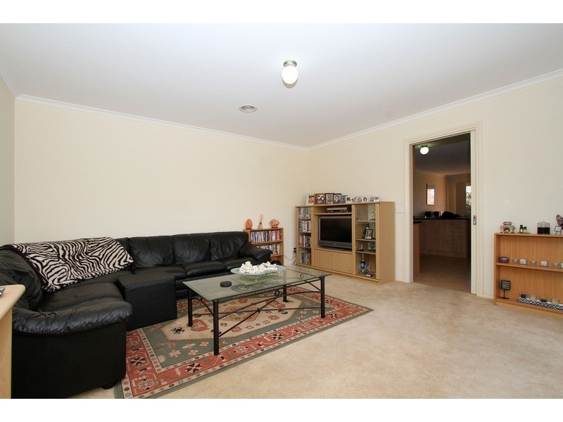 2/9 Marner Avenue, Hillside VIC 3037