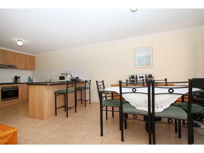 2/9 Marner Avenue, Hillside VIC 3037