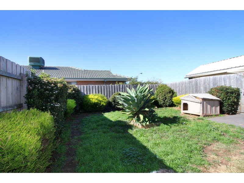 2/9 Marner Avenue, Hillside VIC 3037