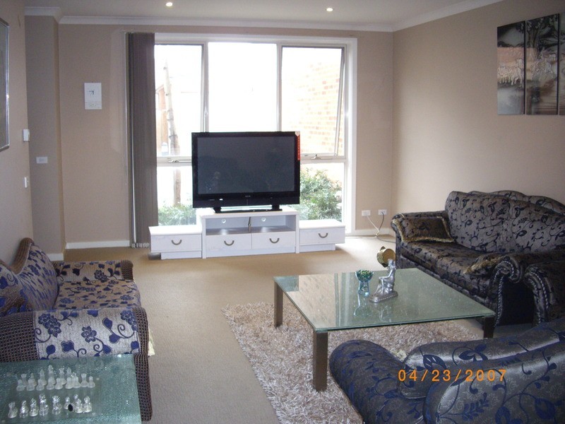 6//19 Overton Lea Boulevard, Sydenham VIC 3037