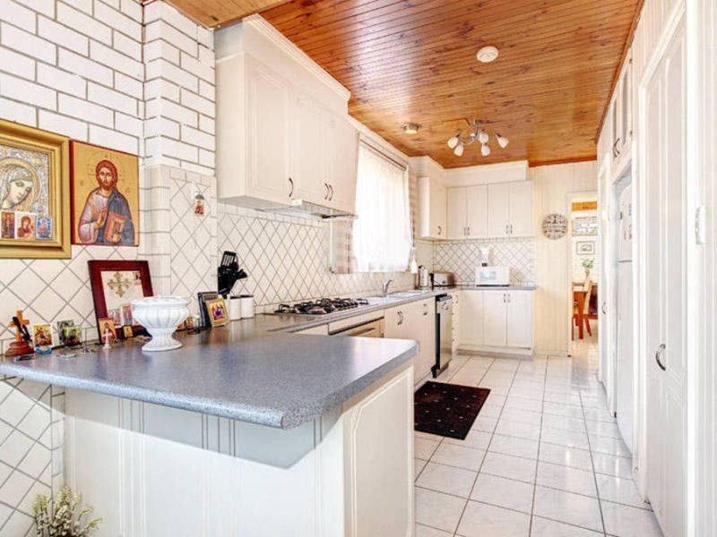 2  Thornhill Drive, Keilor Downs VIC 3038