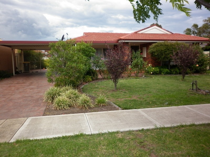 4 Cocoparra Crescent, Taylors Lakes VIC 3038