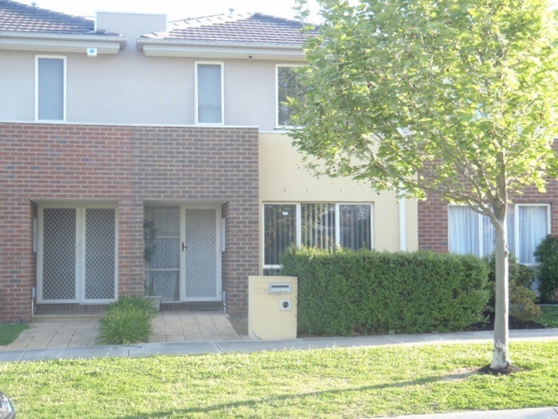 13b Wentworth Drive, Taylors Lakes VIC 3038