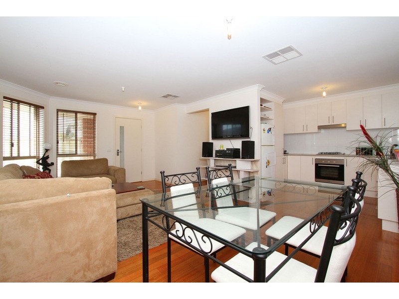 2/69 Dongola Road, Keilor Downs VIC 3038