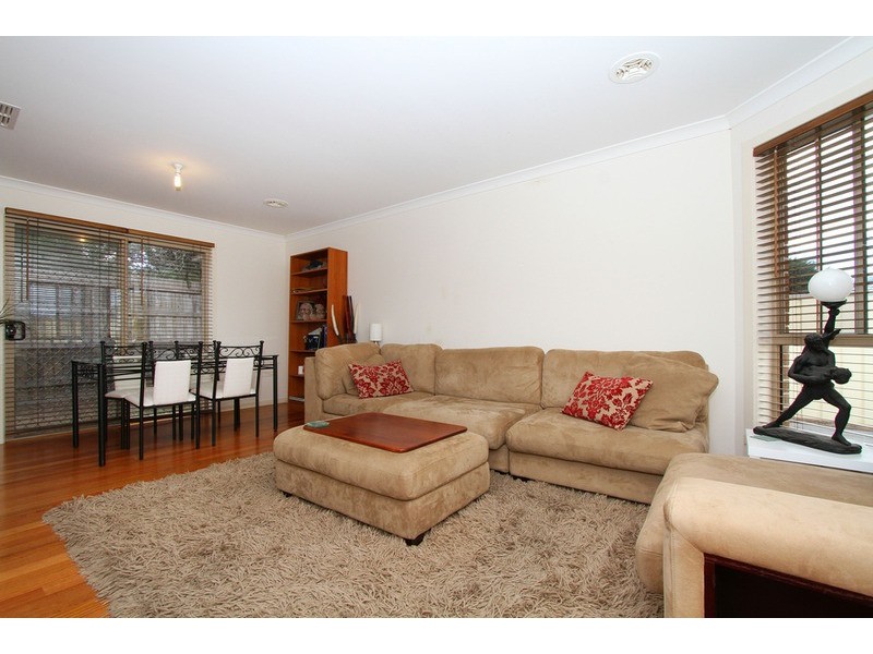 2/69 Dongola Road, Keilor Downs VIC 3038