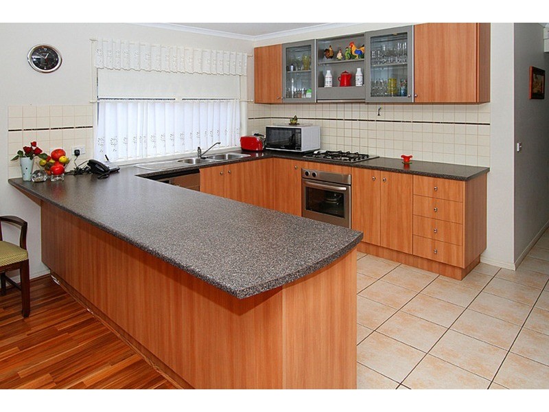 98 Brindalee Way, Hillside VIC 3037