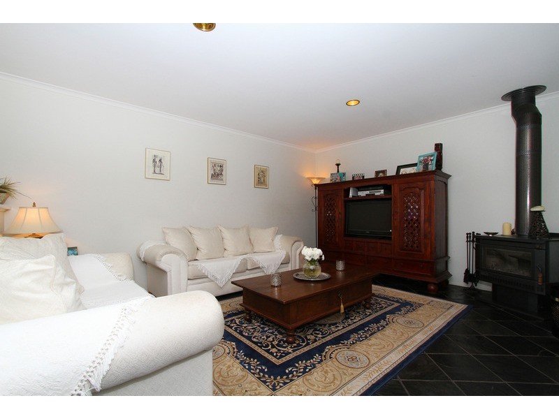 10 Hawkesbury Avenue, Hillside VIC 3037