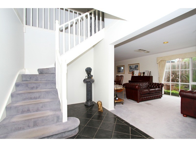 10 Hawkesbury Avenue, Hillside VIC 3037