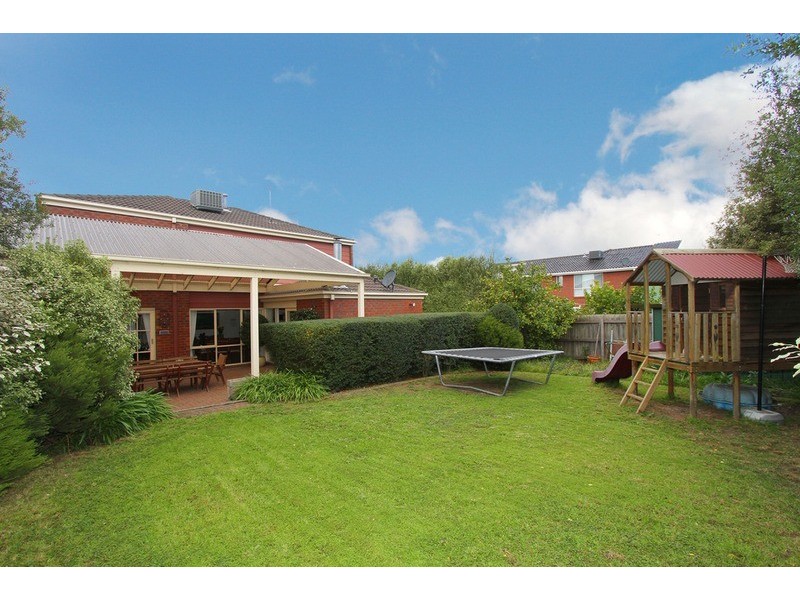 10 Hawkesbury Avenue, Hillside VIC 3037